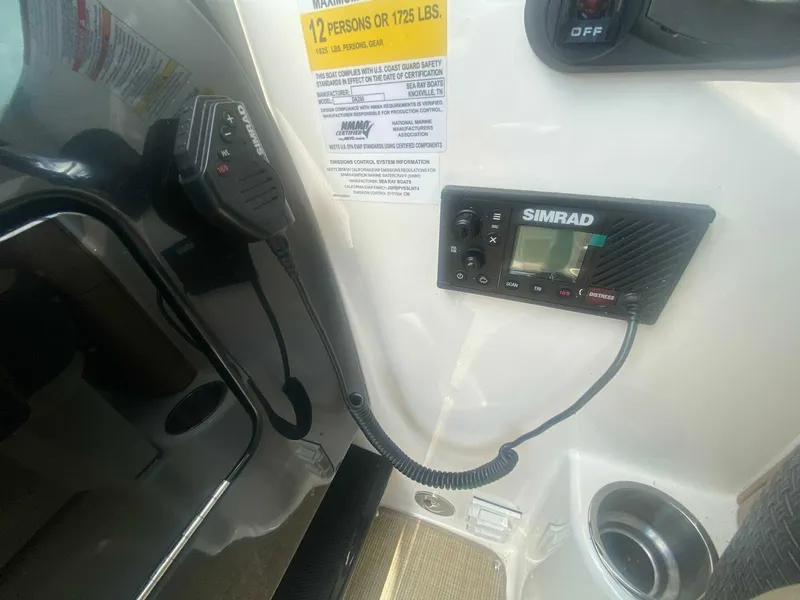 Slide: The Image of Sea Ray 260 Sundancer 2018 - 22