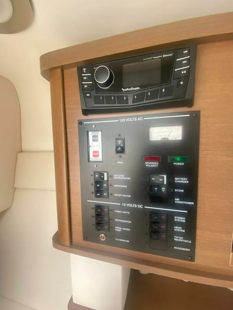 Slide: The Image of Sea Ray 260 Sundancer 2018 - 26