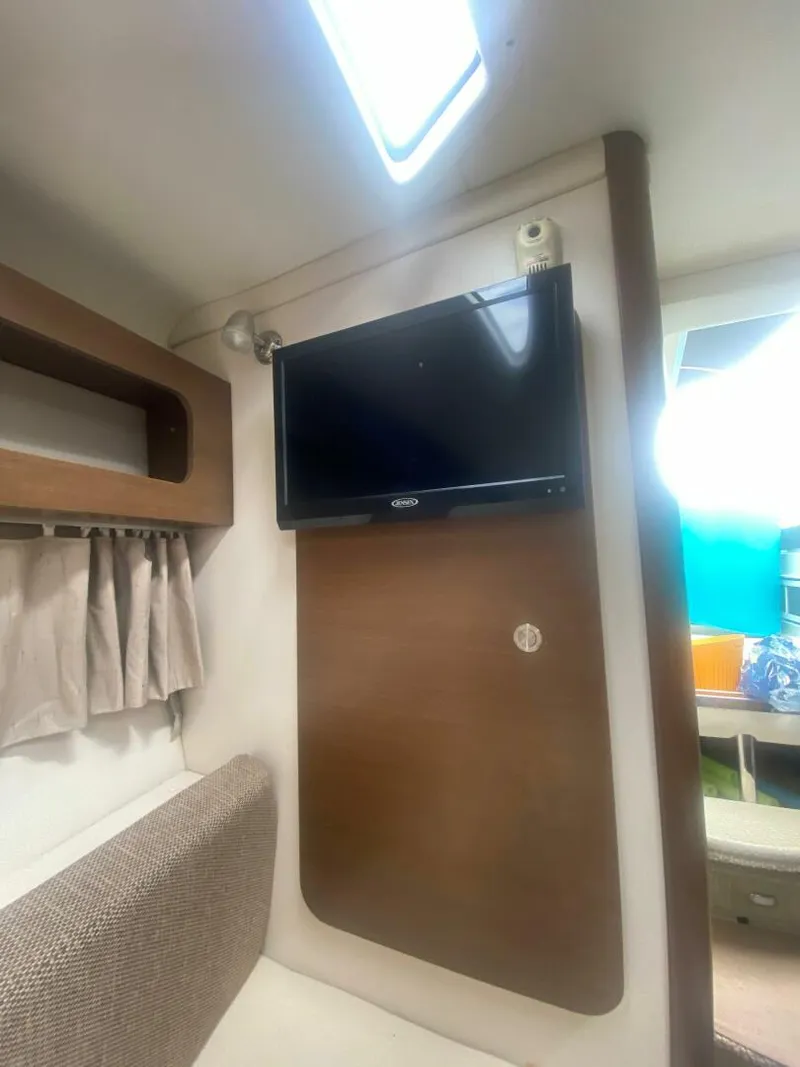 Slide: The Image of Sea Ray 260 Sundancer 2018 - 30