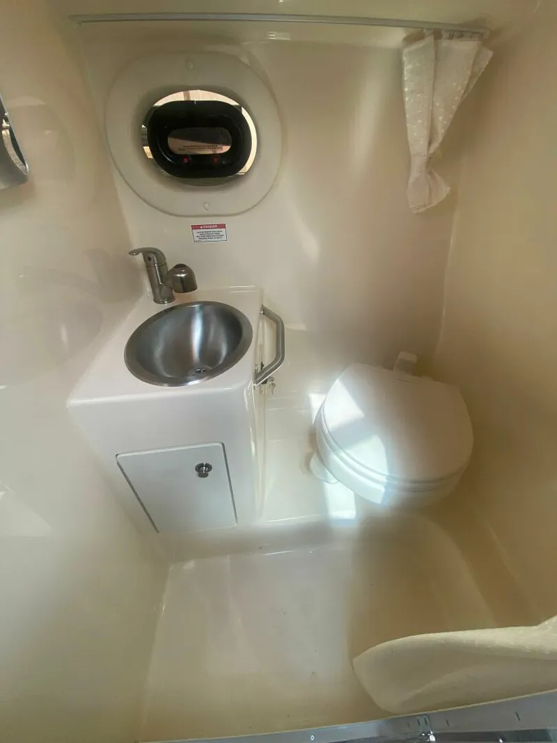 Slide: The Image of Sea Ray 260 Sundancer 2018 - 32