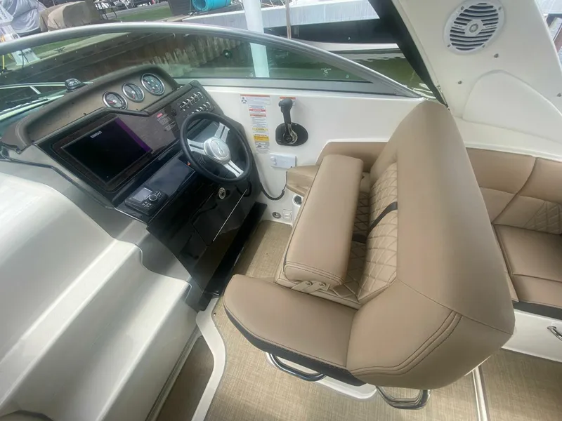 Slide: The Image of Sea Ray 260 Sundancer 2018 - 9