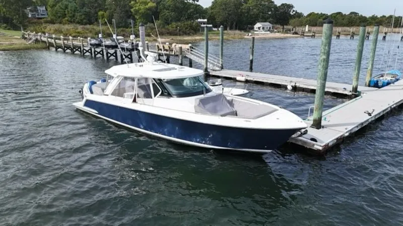 The Image of Tiara 43 LS 2021 - 0