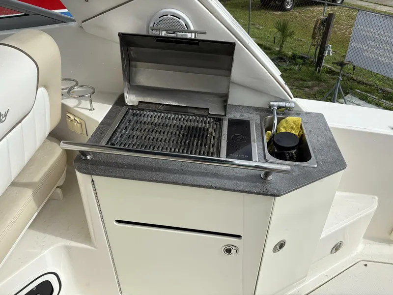 Slide: The Image of Sea Ray 310 Sundancer 2012 - 10