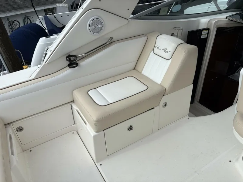 Slide: The Image of Sea Ray 310 Sundancer 2012 - 13