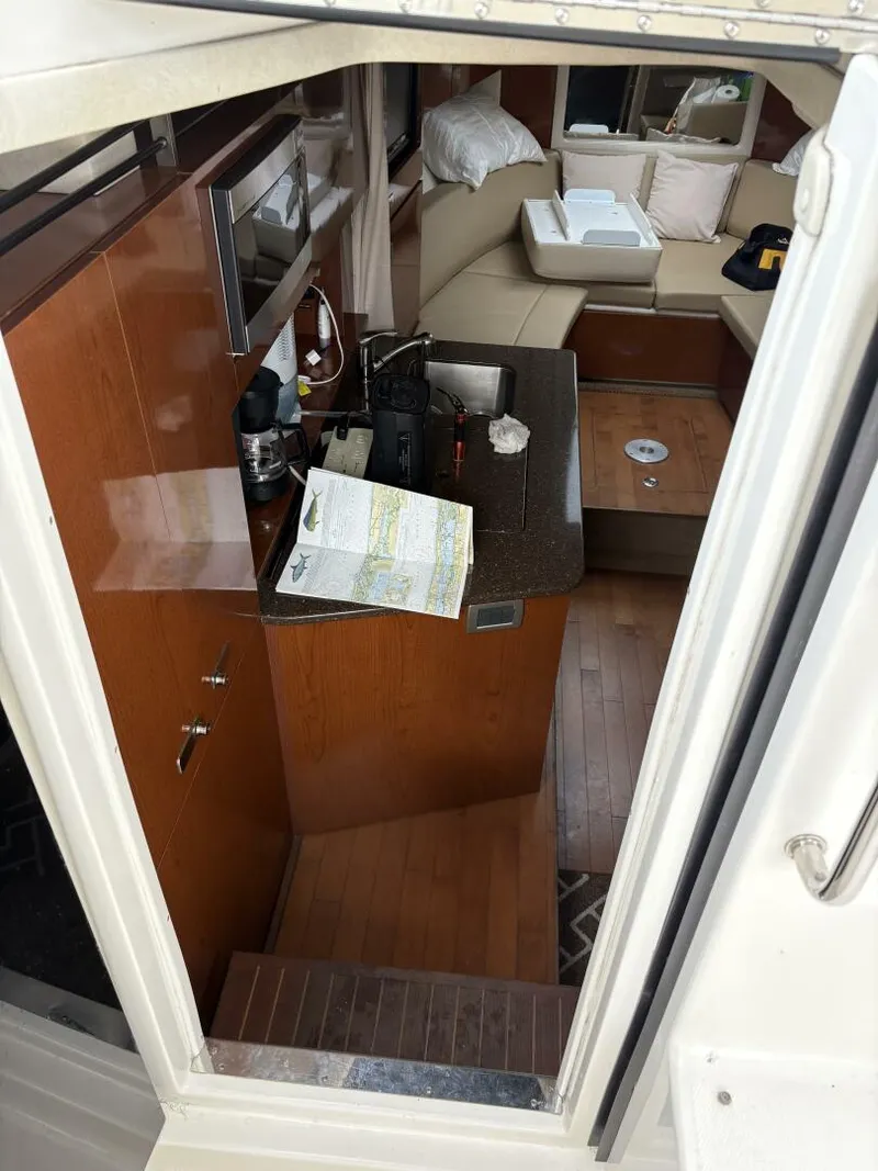 Slide: The Image of Sea Ray 310 Sundancer 2012 - 20