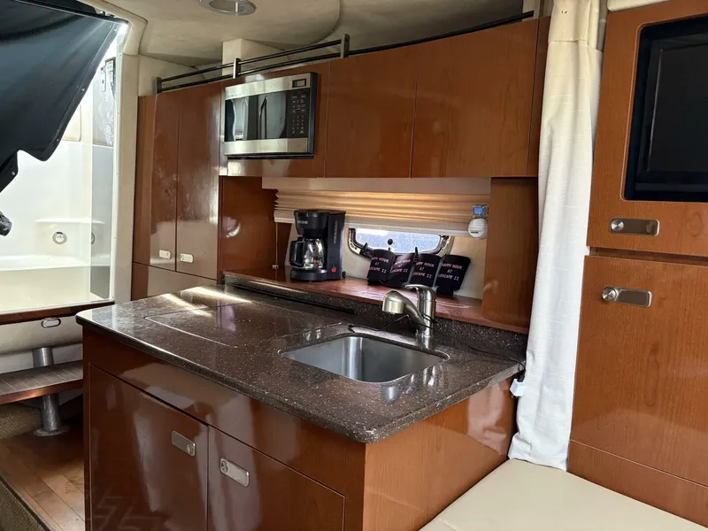 Slide: The Image of Sea Ray 310 Sundancer 2012 - 23