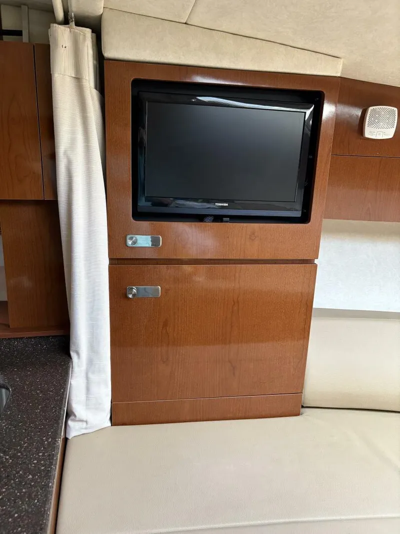 Slide: The Image of Sea Ray 310 Sundancer 2012 - 26