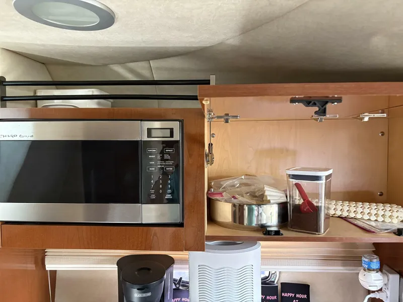 Slide: The Image of Sea Ray 310 Sundancer 2012 - 28