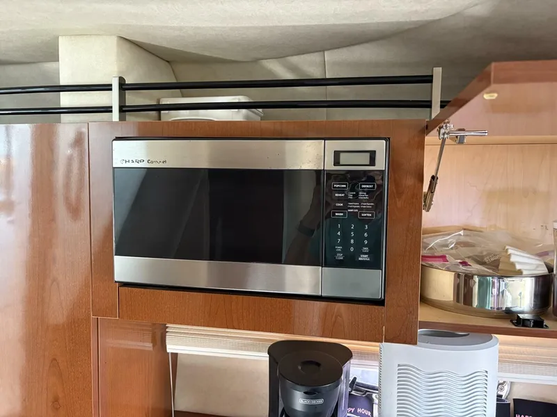 Slide: The Image of Sea Ray 310 Sundancer 2012 - 29