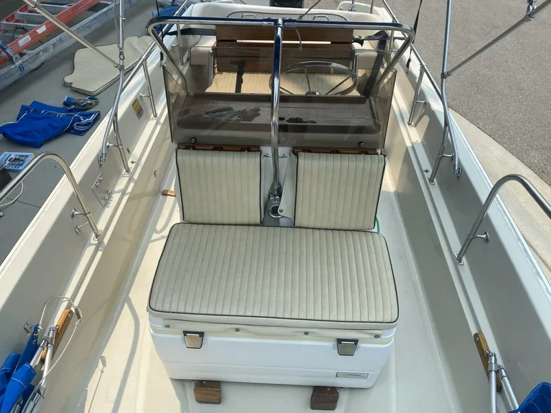 Slide: The Image of Boston Whaler 17 Montauk 1981 - 13