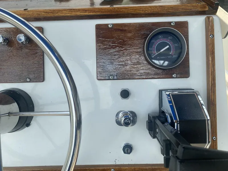 Slide: The Image of Boston Whaler 17 Montauk 1981 - 15
