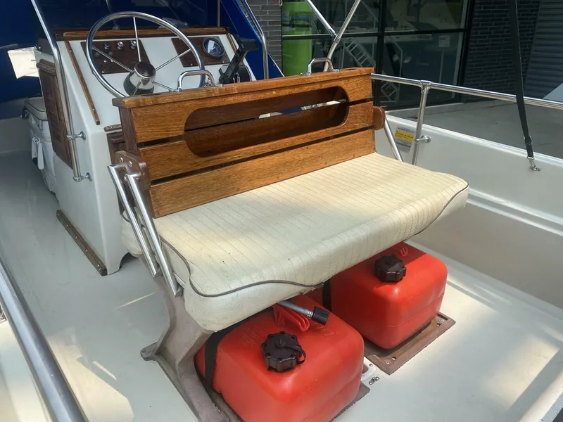 Slide: The Image of Boston Whaler 17 Montauk 1981 - 18