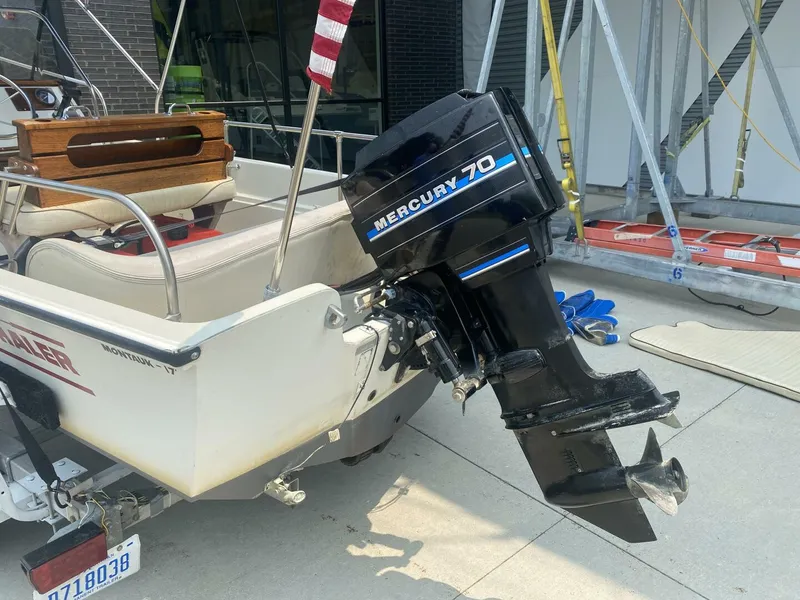 Slide: The Image of Boston Whaler 17 Montauk 1981 - 6