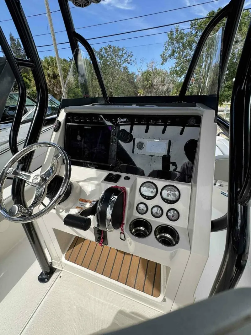 Slide: The Image of Ranger 2360 Bay Boat 2020 - 13