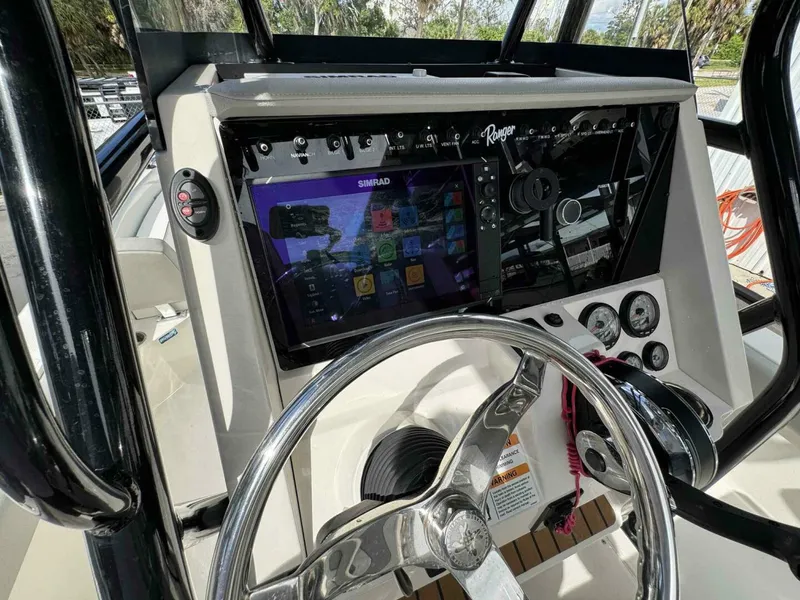 Slide: The Image of Ranger 2360 Bay Boat 2020 - 16