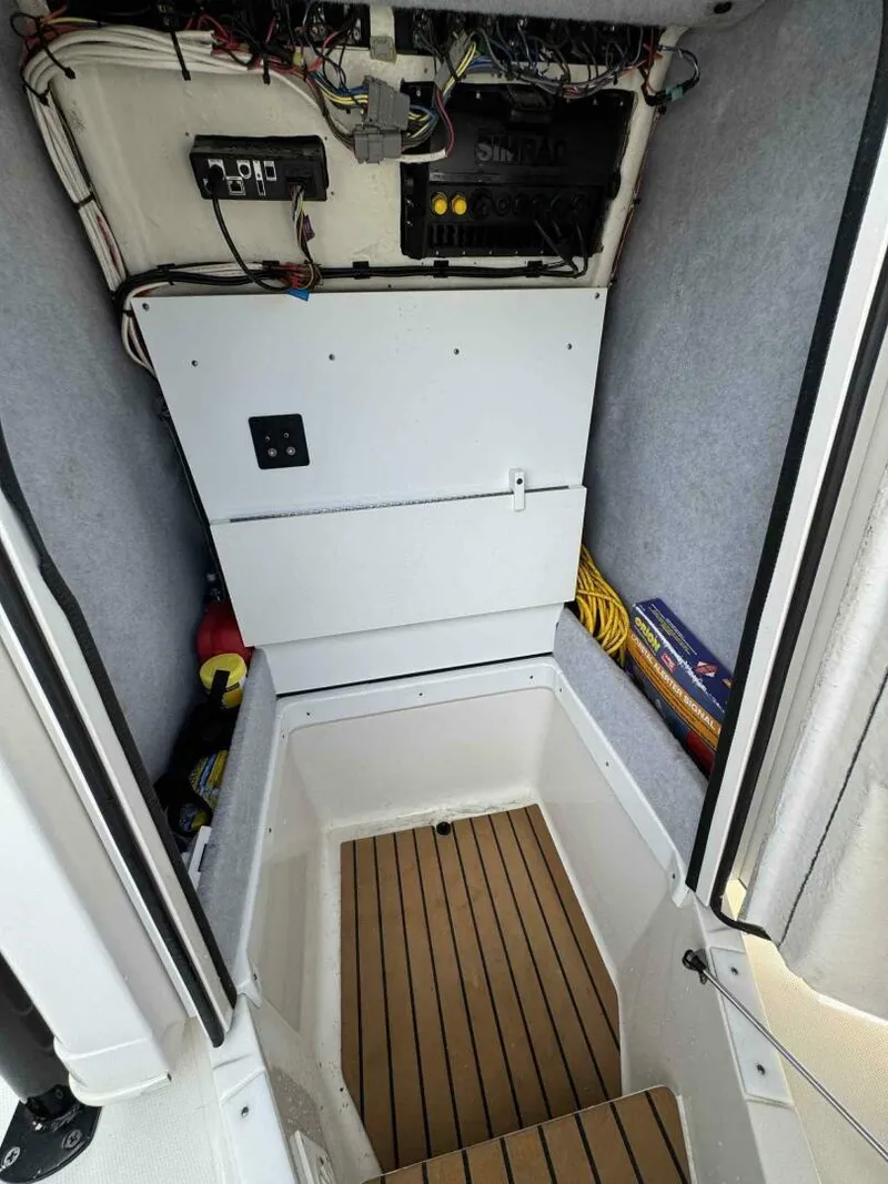 Slide: The Image of Ranger 2360 Bay Boat 2020 - 24