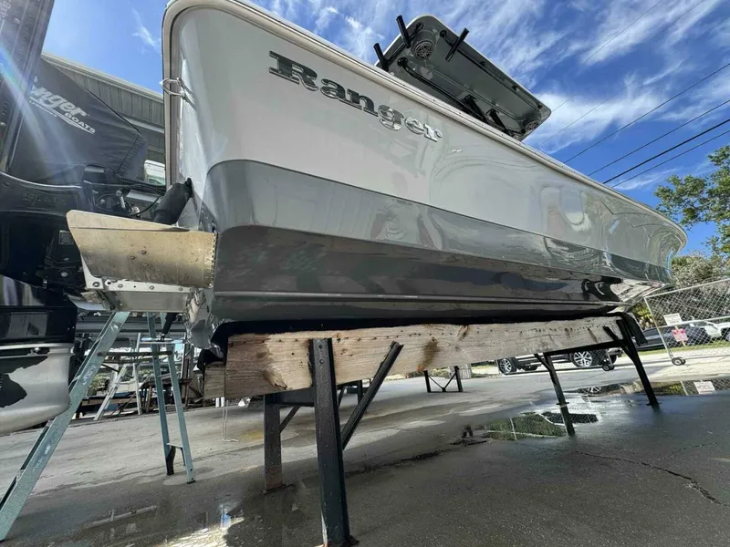 Slide: The Image of Ranger 2360 Bay Boat 2020 - 7