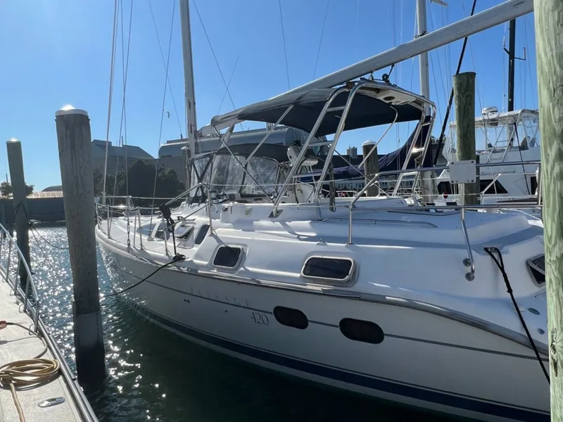 The Image of Hunter 420 Passage 2001 - 0