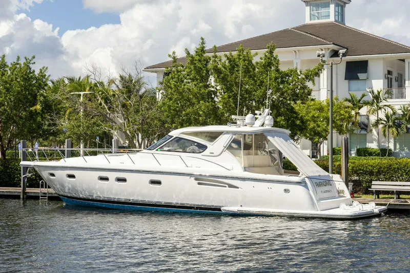 The Image of Tiara 5200 Express 2000 - 0