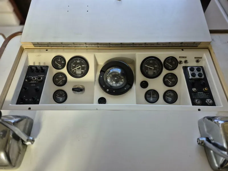 Slide: The Image of Carver Yachts 1991 - 18
