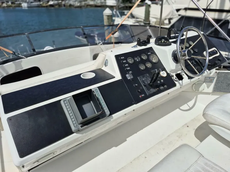Slide: The Image of Carver Yachts 1991 - 6