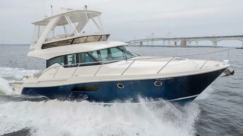The Image of Tiara 4400 Flybridge 2021 - 0