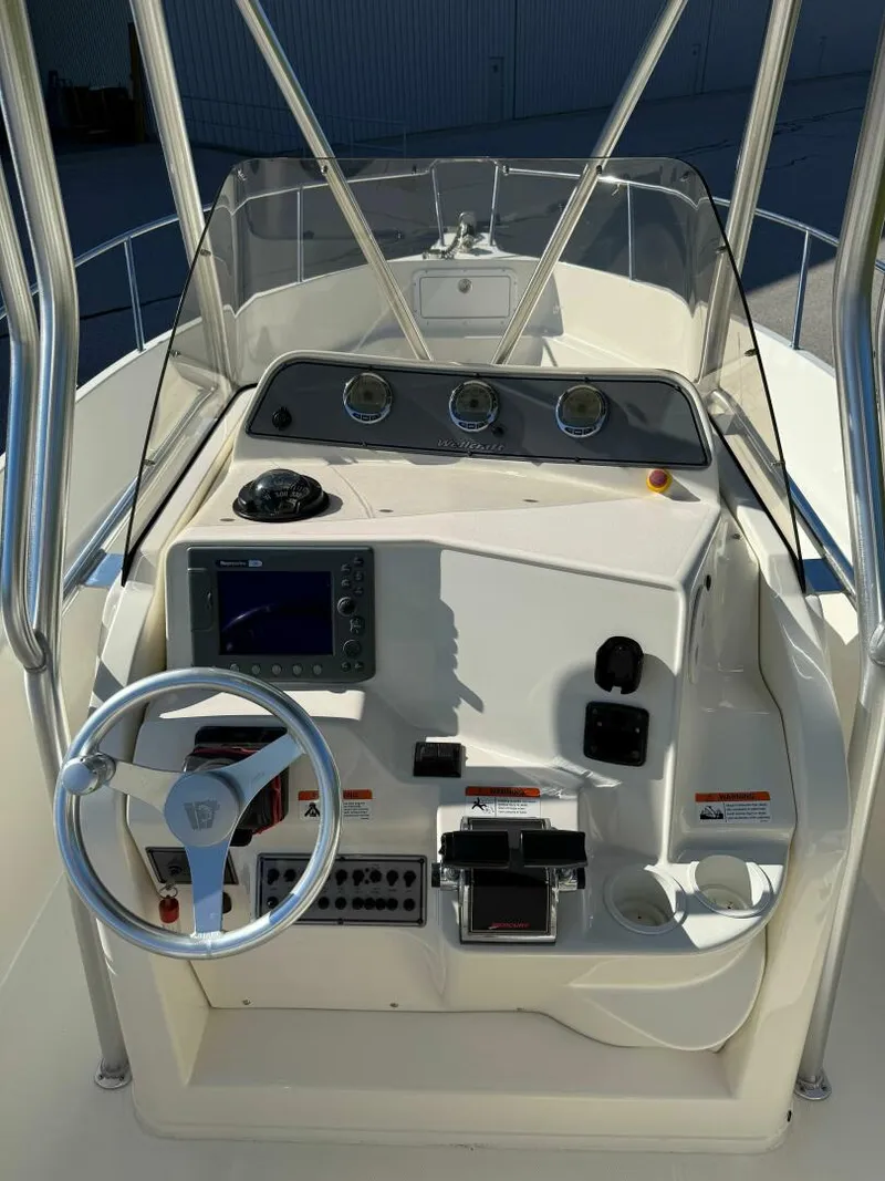 Slide: The Image of Wellcraft 250 Fisherman 2003 - 10