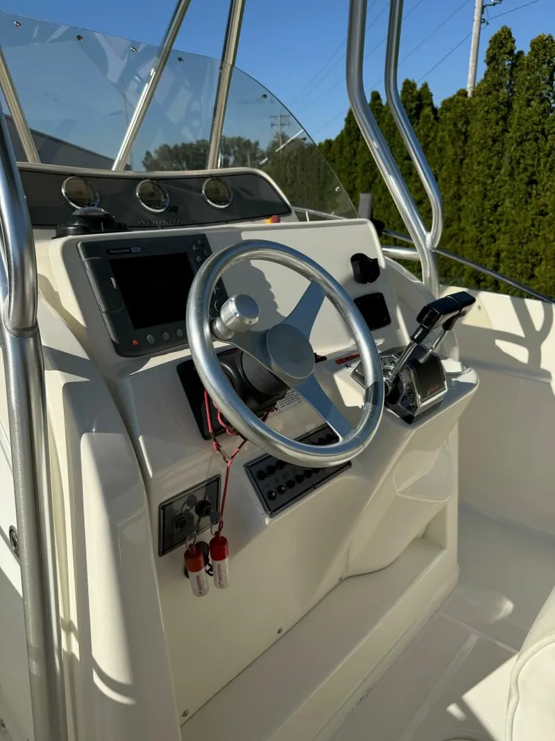 Slide: The Image of Wellcraft 250 Fisherman 2003 - 11