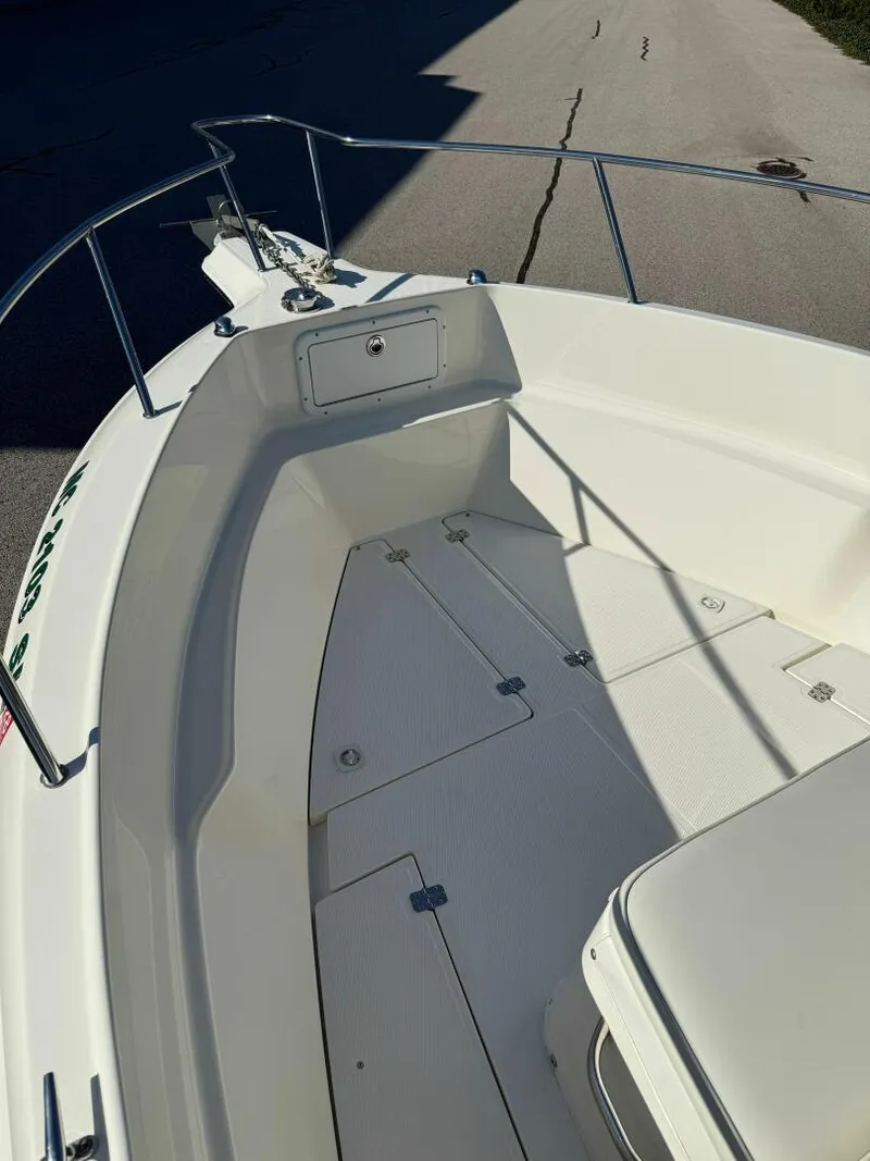 Slide: The Image of Wellcraft 250 Fisherman 2003 - 12