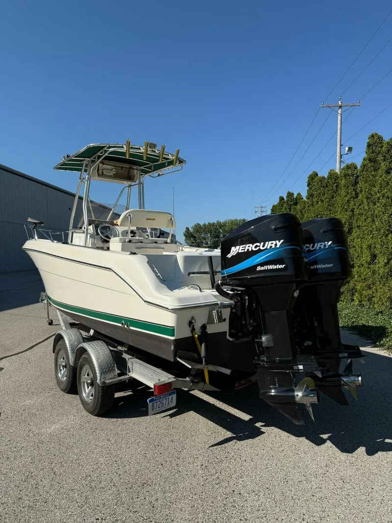 Slide: The Image of Wellcraft 250 Fisherman 2003 - 5