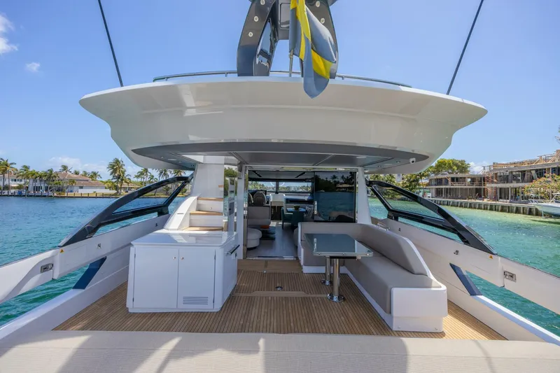Slide: The Image of Azimut S8 2023 - 10