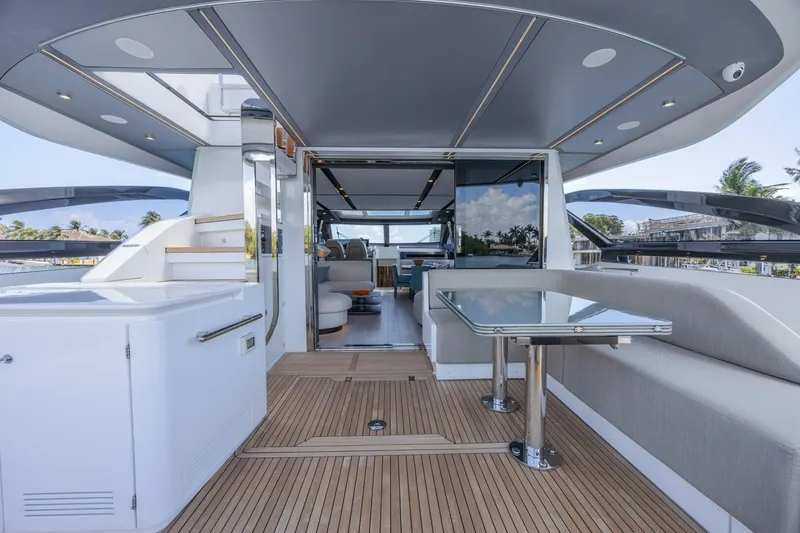 Slide: The Image of Azimut S8 2023 - 11