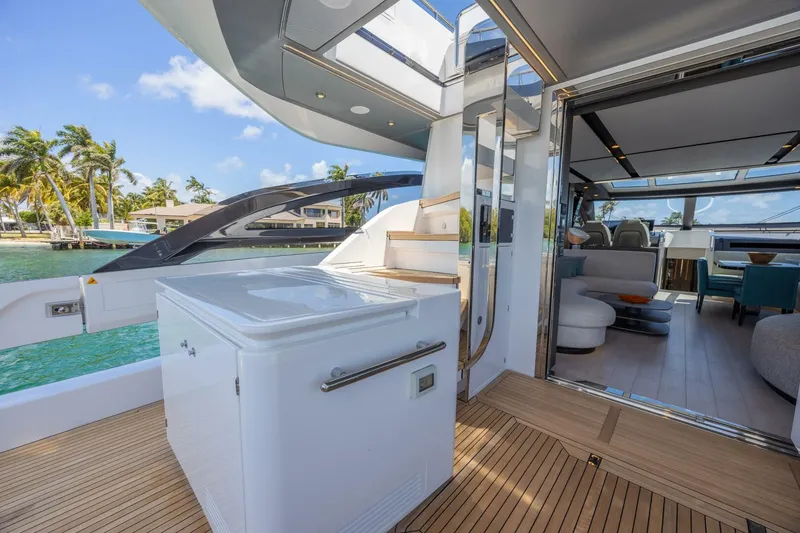 Slide: The Image of Azimut S8 2023 - 13