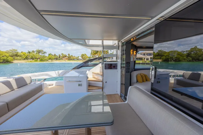 Slide: The Image of Azimut S8 2023 - 14