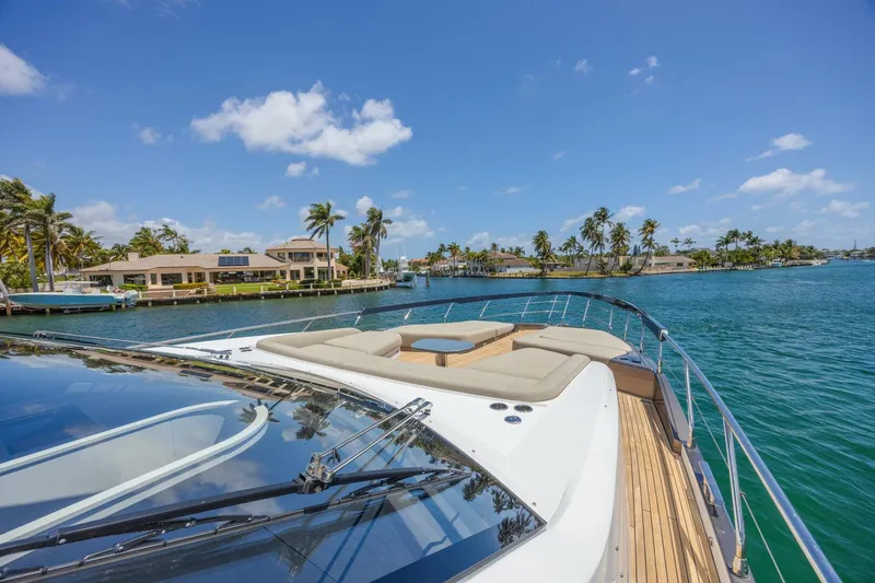 Slide: The Image of Azimut S8 2023 - 16