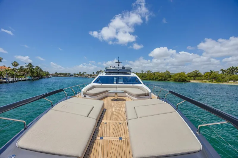 Slide: The Image of Azimut S8 2023 - 18