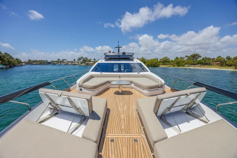 Slide: The Image of Azimut S8 2023 - 19