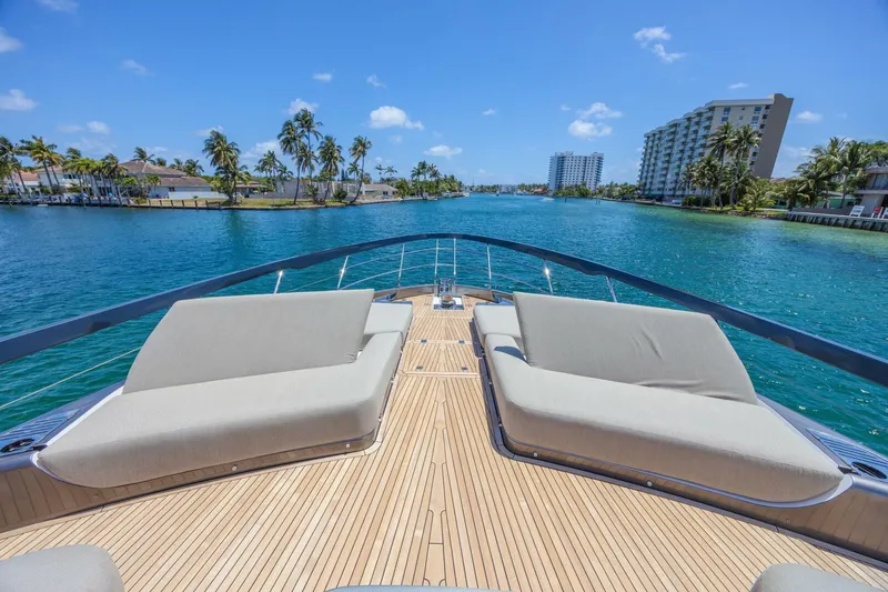 Slide: The Image of Azimut S8 2023 - 20