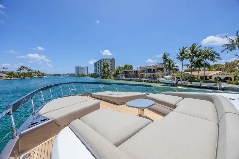 Slide: The Image of Azimut S8 2023 - 22