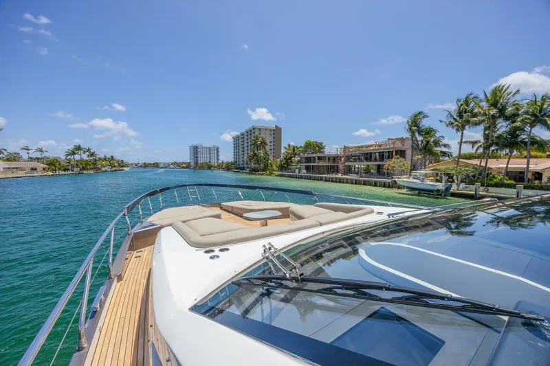 Slide: The Image of Azimut S8 2023 - 23