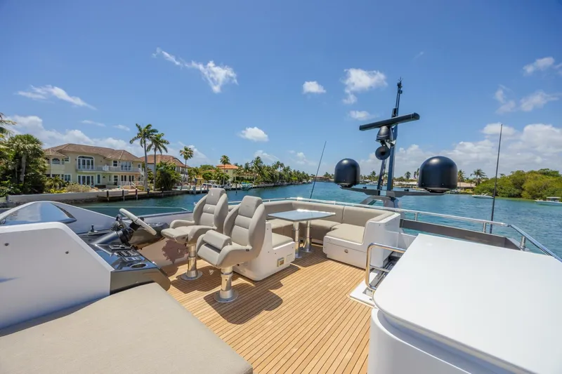 Slide: The Image of Azimut S8 2023 - 24