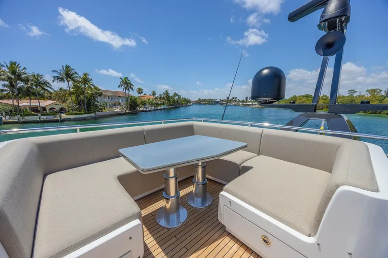 Slide: The Image of Azimut S8 2023 - 26