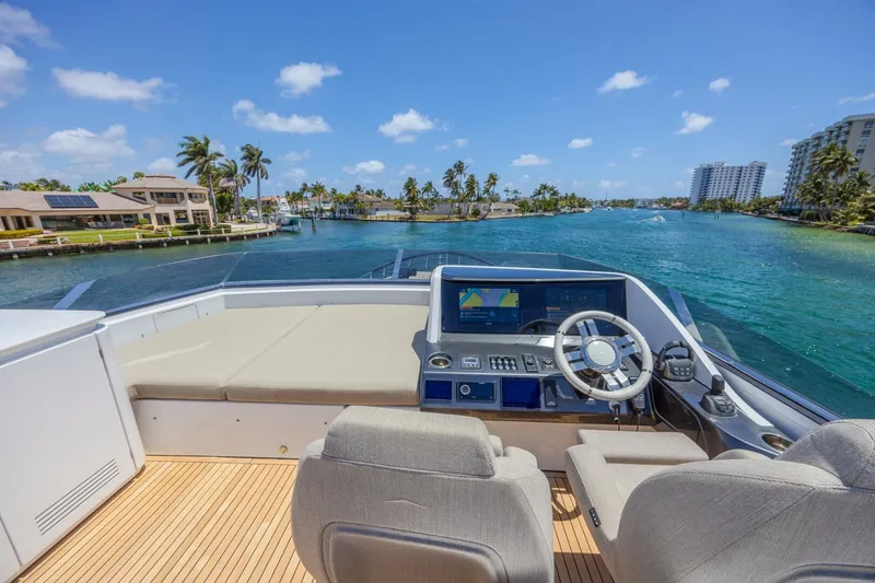 Slide: The Image of Azimut S8 2023 - 27