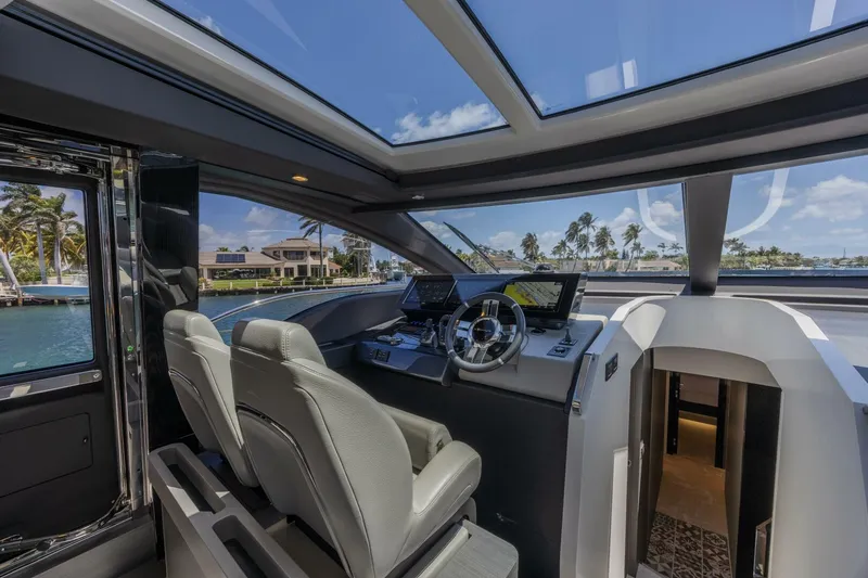 Slide: The Image of Azimut S8 2023 - 38