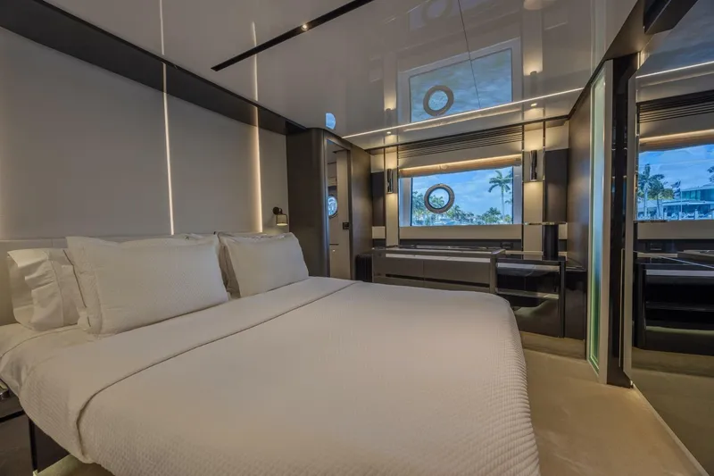 Slide: The Image of Azimut S8 2023 - 45