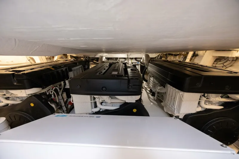 Slide: The Image of Azimut S8 2023 - 63