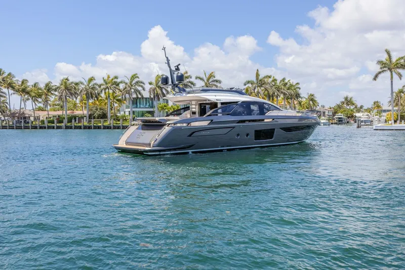 Slide: The Image of Azimut S8 2023 - 9