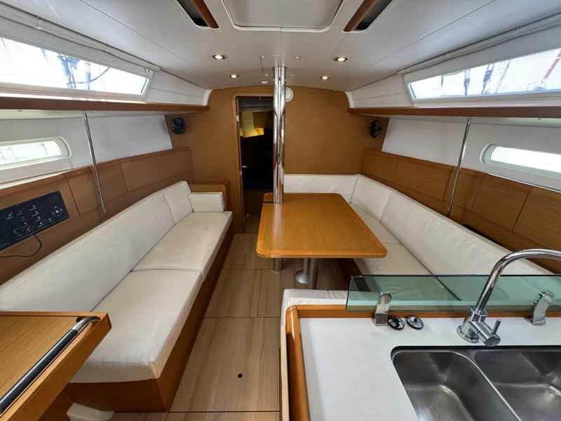 Slide: The Image of Jeanneau Sun Odyssey 389 2018 - 31