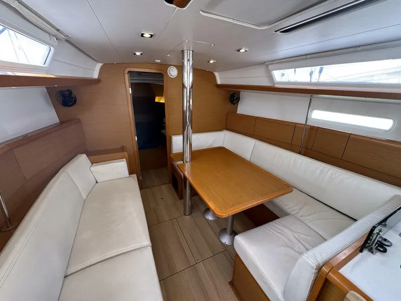 Slide: The Image of Jeanneau Sun Odyssey 389 2018 - 32