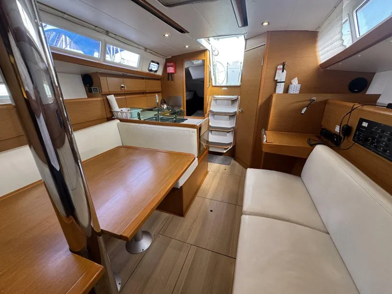 Slide: The Image of Jeanneau Sun Odyssey 389 2018 - 33